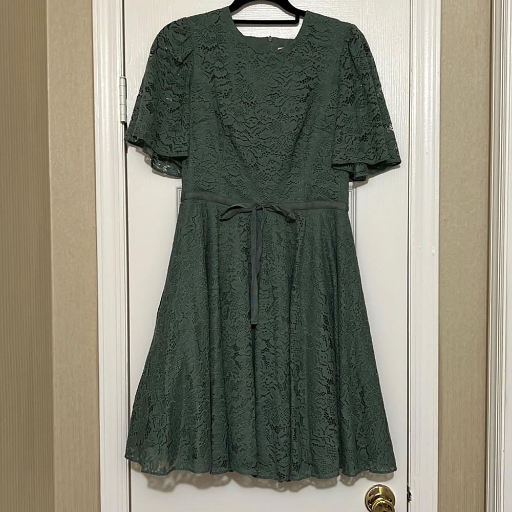 Gal Meets Glam Lace Dress
